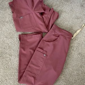 FIGS Limited edition Mauve Scrub Set - Medium